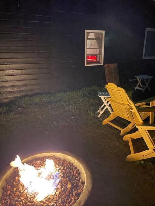 Campfire Cottage Fireplace, Fire Pit & No Chores! Кингстън Екстериор снимка
